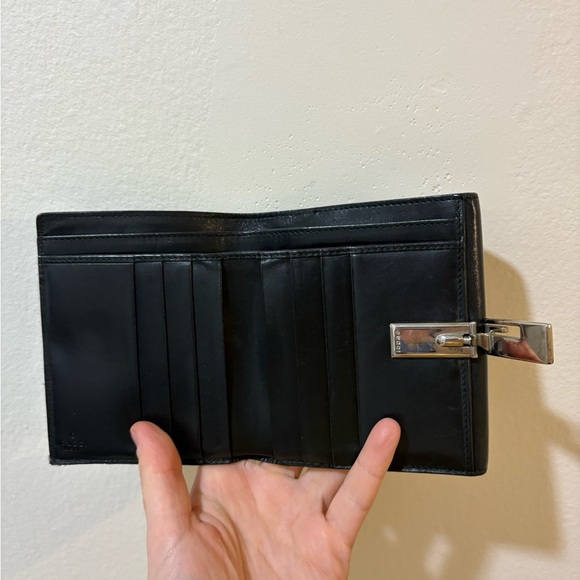 Gucci Black‎ Leather Wallet with Silver Clasp - Picture 9 of 10
